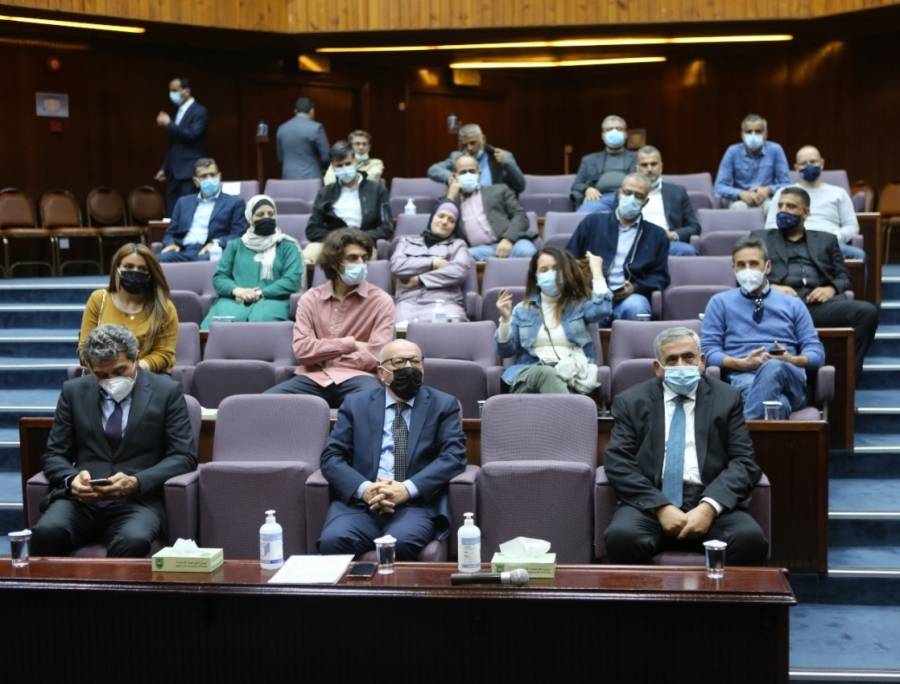 وزير الاشغال يشارك بتخريج عدد من المشاركين في دورة السلامة العامة