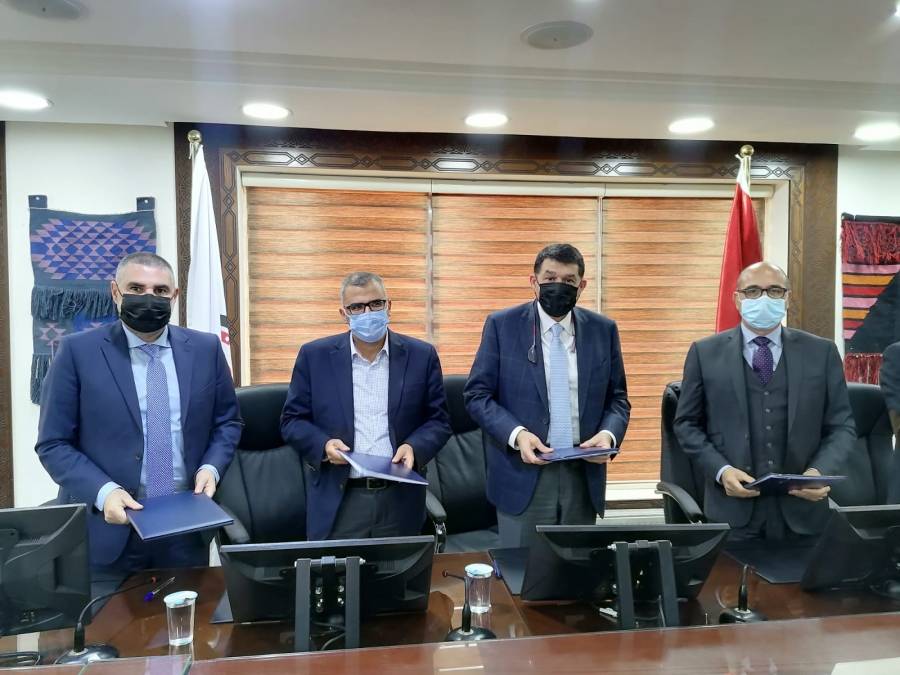 وزارة العمل توقع اتفاقية مع مستثمر محلي تحافظ على 120 فرصة عمل وتوفير 80 فرصة في الشوبك