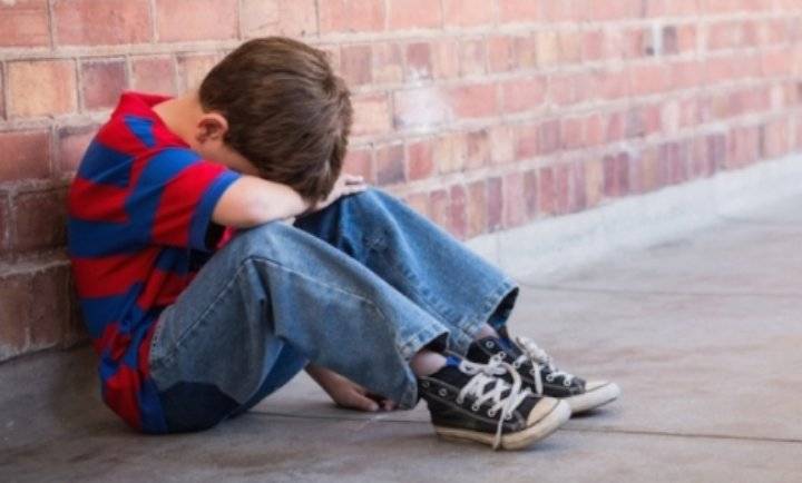 طفل من ذوي الاحتياجات الخاصة هائم على وجهه بعد هروبه من مركز العقبة