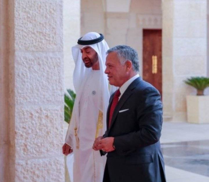 الملك يهنئ الشيخ محمد بن زايد بعيد الاتحاد الـ 50