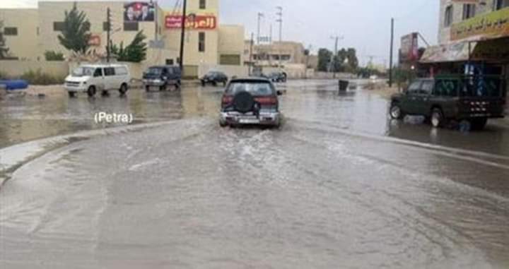 كميات الأمطار التي هطلت من بداية الموسم 20212022  ونسبتها من المعدل العام طويل الأمد