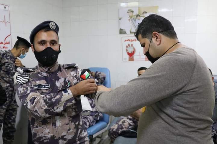 الأمن العام يلبي نداء استغاثة لمواطن طلب التبرع بالدم لوالدته