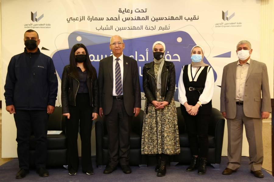 100 مهندس ومهندسة يؤدون اليمين القانونية في عمان