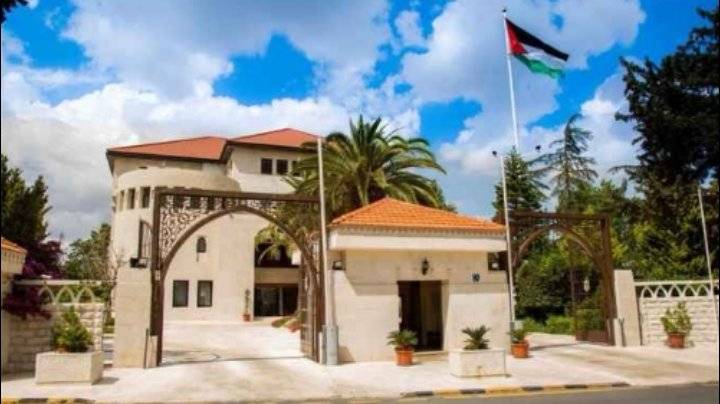 السماح بالتمديد سنوياً للموظفين الذين لم تنته خدماتهم وسيبلغون الشيخوخة ولم تنته خدماتهم