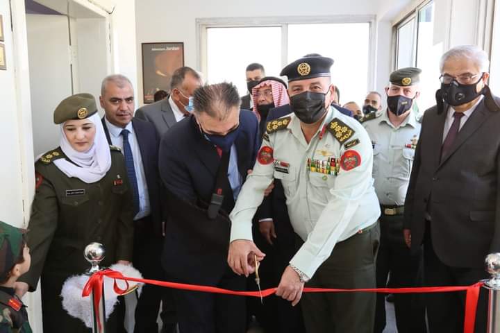 مدير التربية والتعليم والثقافة العسكرية يفتتح مكتب ركن بعثات عسكرية في كلية الزرقاء الجامعية