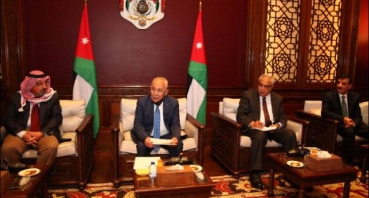 رئيس الديوان الملكي الهاشمي يلتقي وفد من ملتقى النخبة