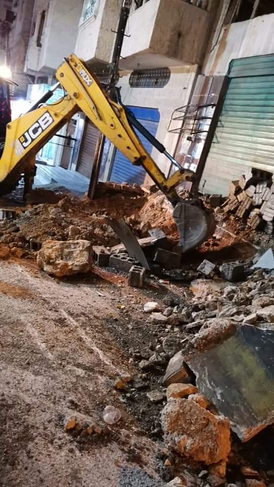 بلدية كفرنجة تزيل تعديًا على إحد  الشوارع العامة...صور