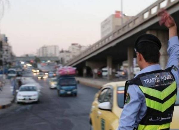 رجال السير ينقذون طفلاً كان يمشي لوحده داخل نفق