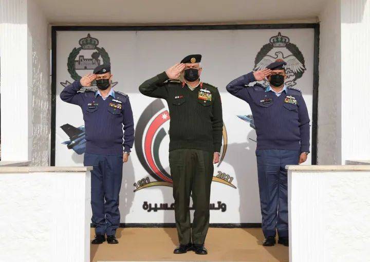 الحنيطي يزور قاعدة الشهيد الطيار موفق السلطي الجوية... صور