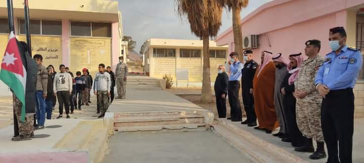 مديرية شرطة العقبة تنظم زيارة لمدرسة القويرة العسكرية برفقة اعضاء المجلس المحلي