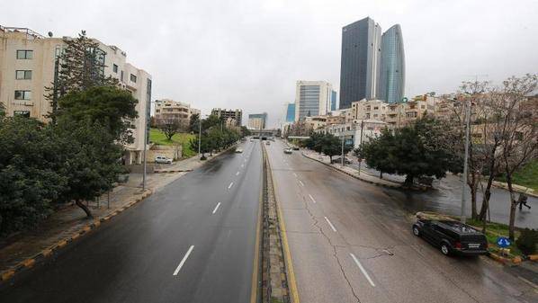 النسور : يستبعد الإغلاقات في أي من القطاعات الحيوية والخدماتية