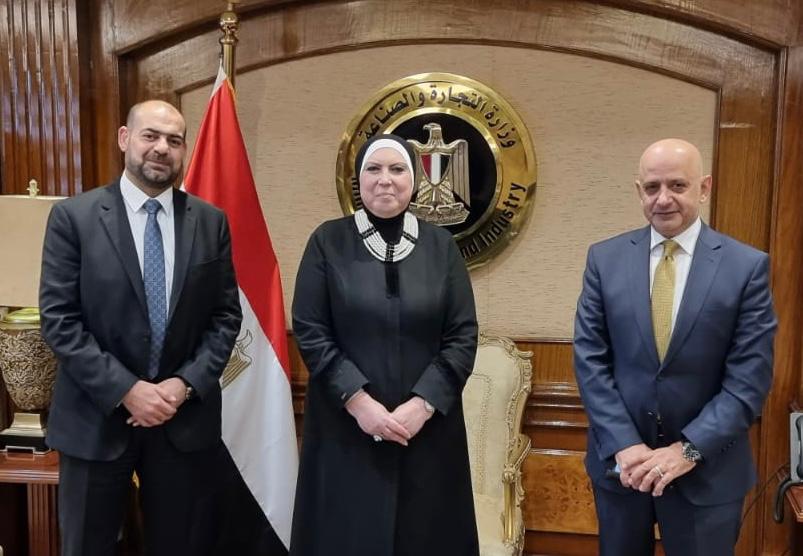 الحاج توفيق يلتقي وزيرة التجارة والصناعة المصرية