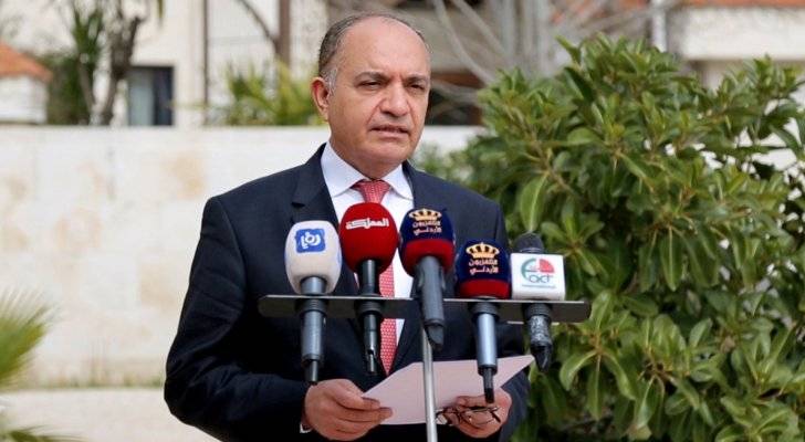 العضايلة يتغزل باللغة العربية