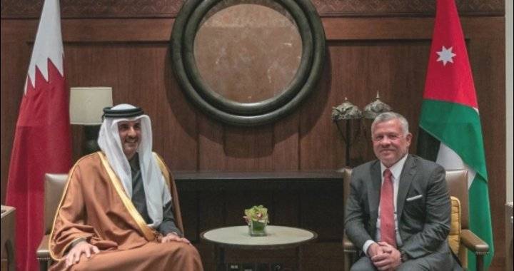 الملك يهنئ باليوم الوطني لـدولـة قطر