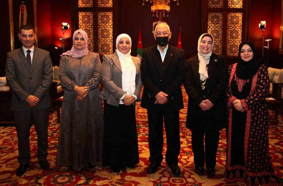 العيسوي  يلتقي رئيس وأعضاء  لجنة المرأة وشؤون الاسرة النيابية