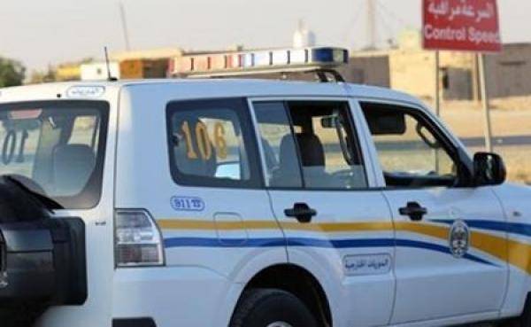 ضبط مركبة شحن تقل 24 شخصا عن حملها المقرر على الطريق الصحراوي