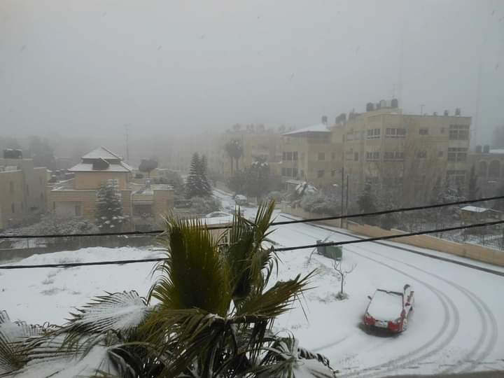 الثلوج تبدأ ظهر الغد وتراكمات متفاوتة على قمم الجبال