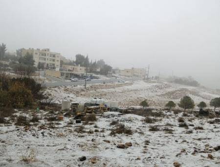 بدء تراكم الثلوج في مرتفعات بالجنوب (صور)