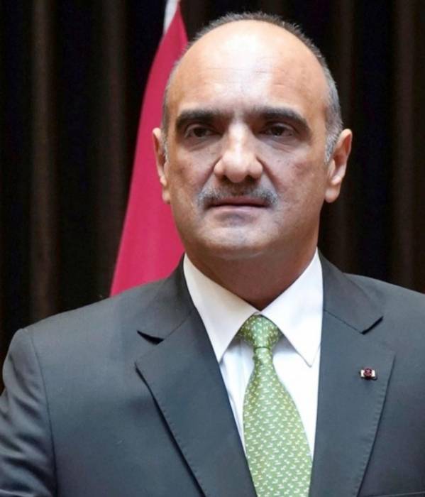 الخصاونة يتكفل بايواء الطفلة الكفيفة التي قضت عائلتها حرقاً في احدى دور الأيتام