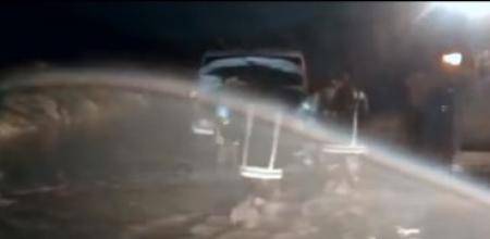 إنقاذ أشخاص حاصرتهم المياه في وادي القمر