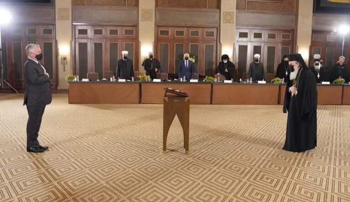الملك ينعم على البطريركية ومجلس رؤساء الكنائس بوسام مئوية الدولة