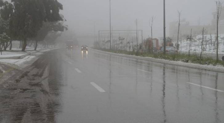 الأربعاء .. أجواء ماطرة وباردة وتحذير من تدني مدى الرؤية