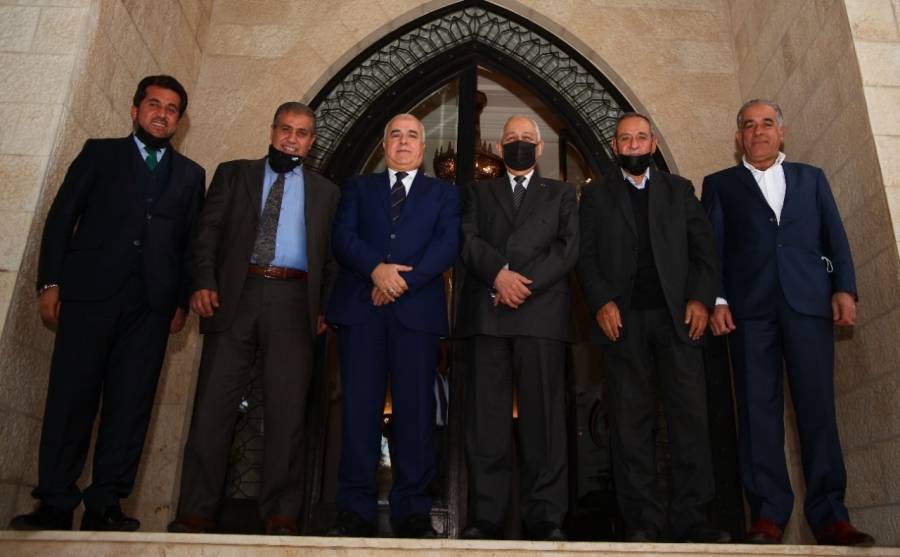 رئيس الديوان الملكي يلتقي وفدًا من عشيرة العياصرة ...صور