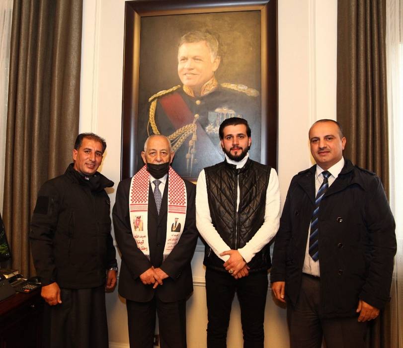 رئيس الديوان الملكي يلتقي وفدًا من عشيرة ال خطاب... صور