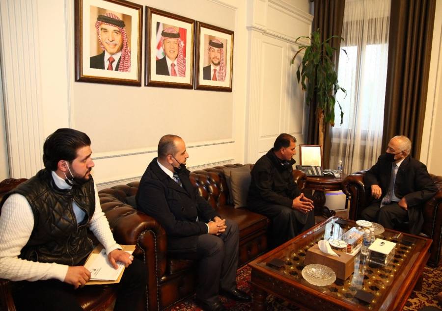 العيسوي يلتقي وفدًا من عشيرة الشرمان و الجراح ... صور