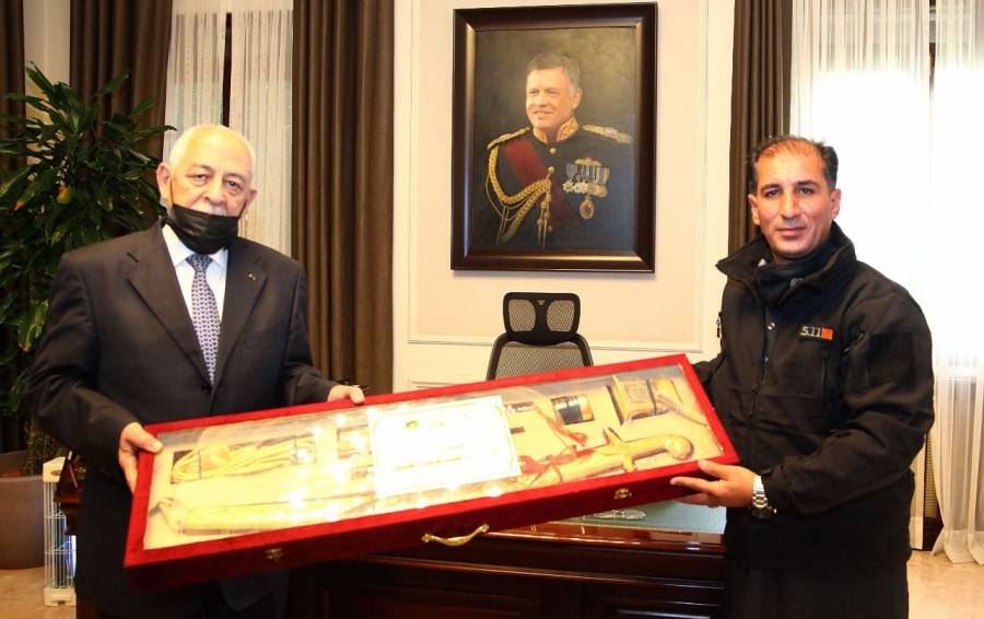 رئيس الديوان الملكي يلتقي رئيس فرقة معان محمود أبو حيدر .... صور