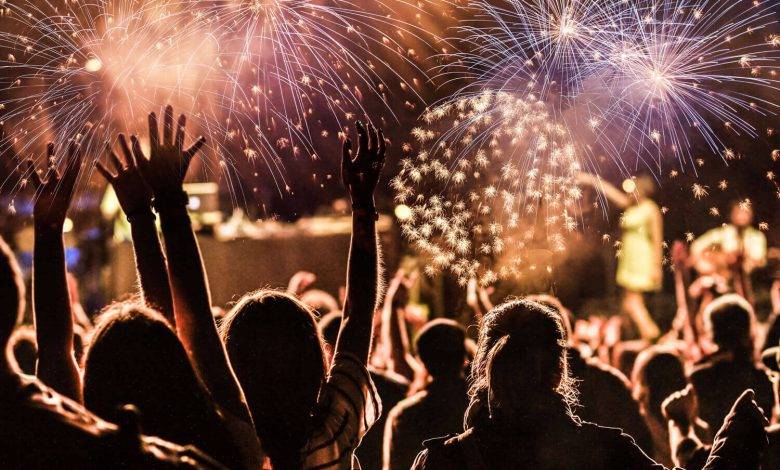 احتفالات رأس السنة.. هل تُسهل الحكومة تفشي أوميكرون في الأردن؟