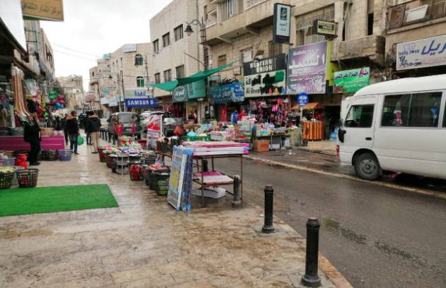 الكرك: شكاوى من الانتشار العشوائي للبسطات بالشوارع