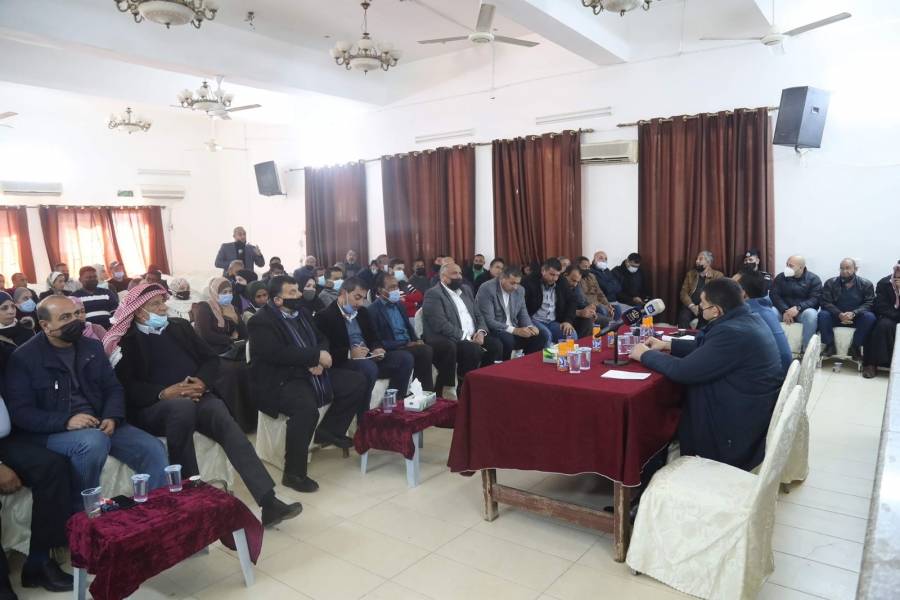 جولة ميدانية لوزير العمل  في لواء دير علا ووادي الأردن