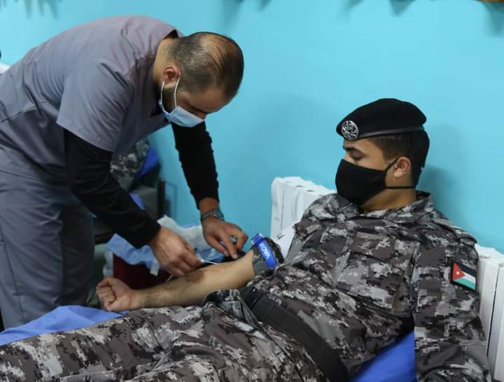 قوات الدرك تنظم حملة للتبرع بالدم في قيادة درك المهام الخاصة_صور
