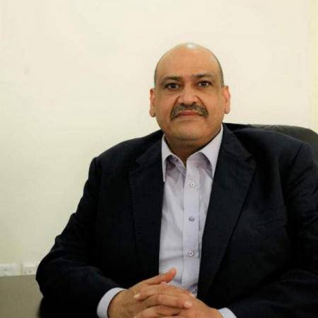 الأوبئة توضح سبب توصيتها بتحويل مصابي أوميكرون للعزل المنزلي