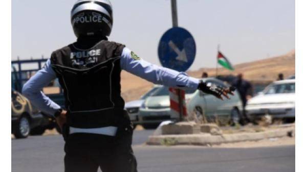 رقيب سير يتعرض لحادث سير في الشوبك