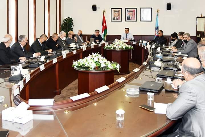 رئيس جامعة العلوم والتكنولوجيا الأردنية يلتقي مدراء الوحدات والدوائر الإدارية