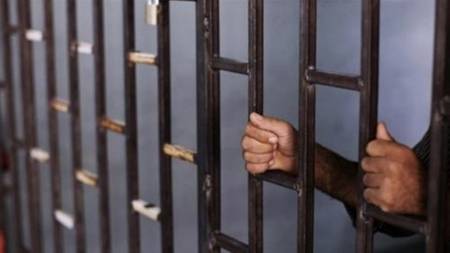 الحبس لمعلم مدرسة 6 أشهر لتزويره شهادة تلقي مطعوم كورونا