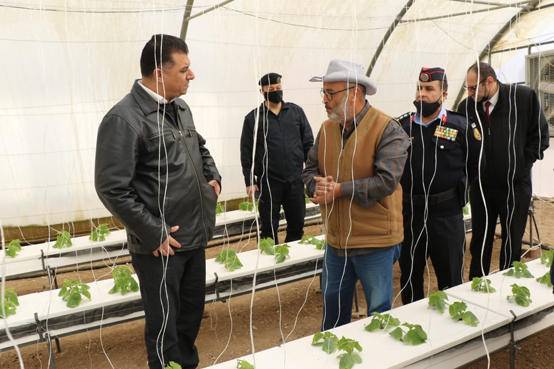 وزير الزراعة يلتقي مزارعي سيل الزرقاء