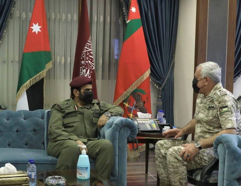 رئيس هيئة الأركان المشتركة يستقبل قائد الحرس الأميري القطري