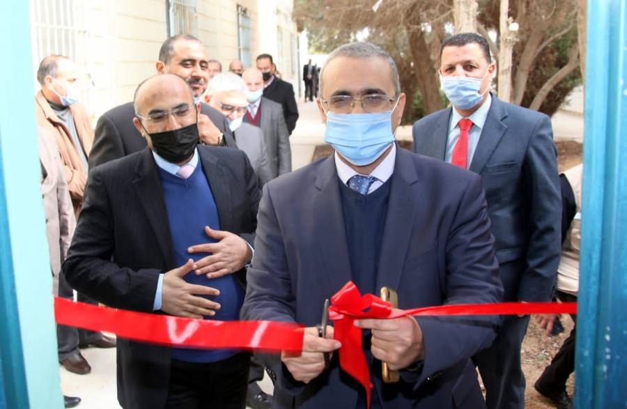 الضمور يفتتح القاعة المئوية بكلية العلوم التربوية