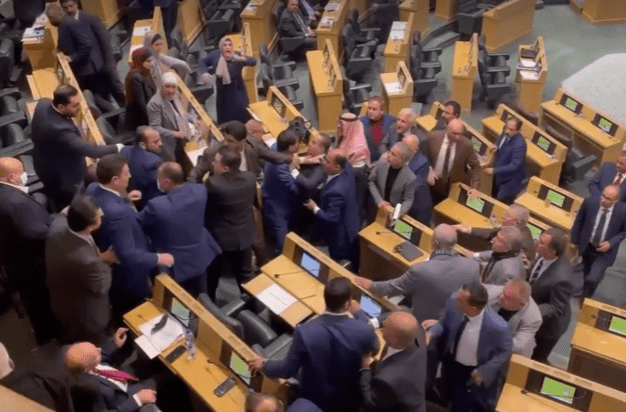 النواب يعاود الأحد مناقشة التعديلات الدستورية