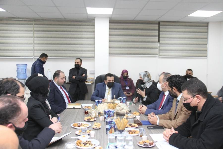 خلال لقائه بعميد واسرة كلية الزراعة التكنولوجية في البلقاء التطبيقية