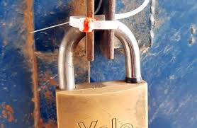 إغلاق منشأة في عجلون وضبط مخالفَين للحجر المنزلي