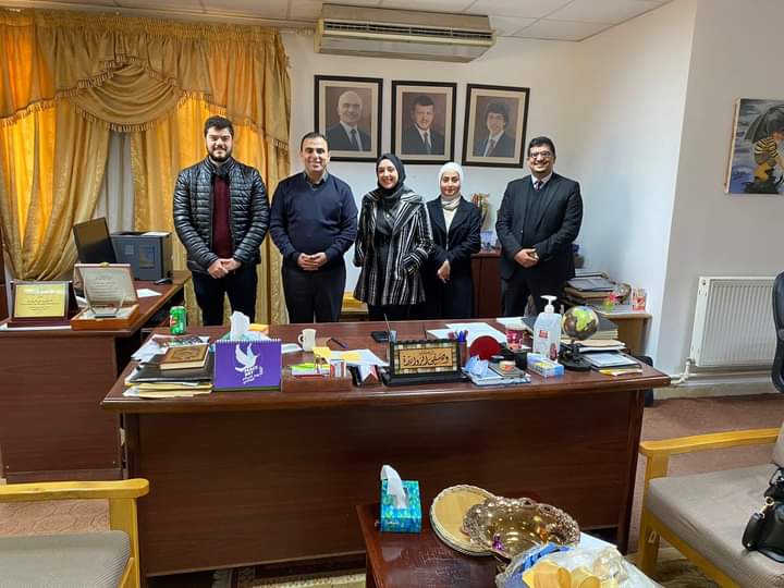 تكريم الطلبة المتميزين في مجال البحث العلمي والكتابة الأدبية في كلية الاقتصاد والعلوم الادارية بالجامعة الهاشمية