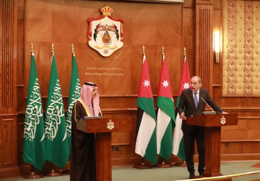 الصفدي ووزير الخارجية السعودي يؤكدان عمق العلاقات الأخويه واستراتيجيتها