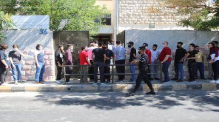 أكثر من 42 ألف طالب وطالبة تكميلي يتقدمون لامتحان الإنجليزي