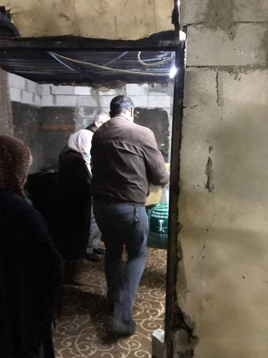 تنمية الهاشمية تستجيب لنداء إحدى الاسر المحتاجة وتقدم مساعدات طارئة.