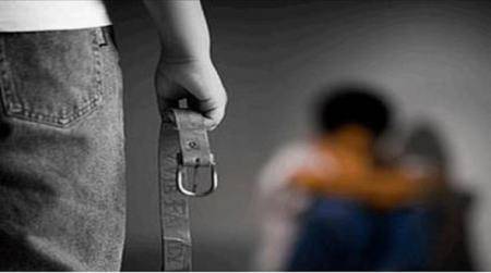 المفلح: أب يضرب اطفاله بالبربيش في حال لم يقوموا بالتسول