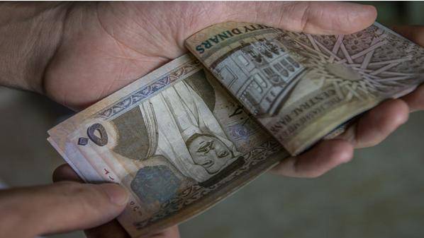 الفائزون بالسحب لجوائز تلقي مطعوم كورونا أسماء